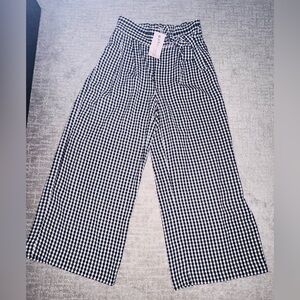 NWT Macy’s Philosophy Black and White Mini Plaid Cropped Pants, size XS